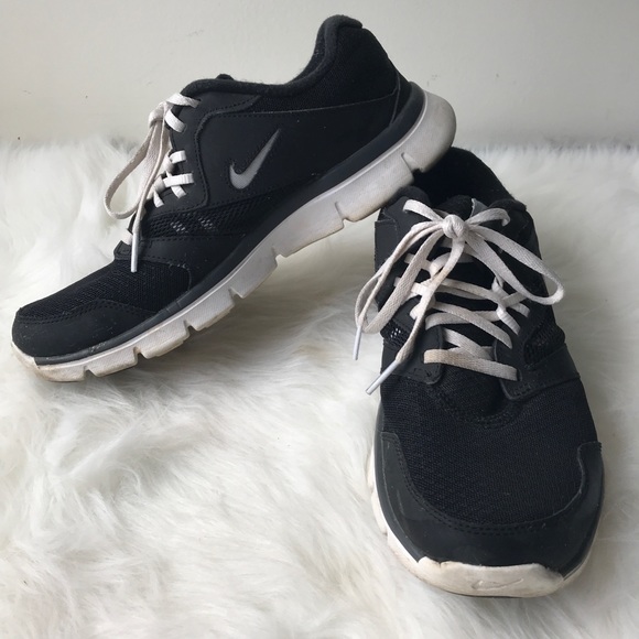 Nike Shoes - 🌷Nike Womens Sneakers Black Size 8.5US. Used.